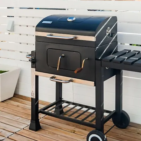 Апартаменти @sholubi - Charming, Quiet & Cozy!