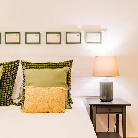 Апартаменти @sholubi - Charming, Quiet & Cozy!